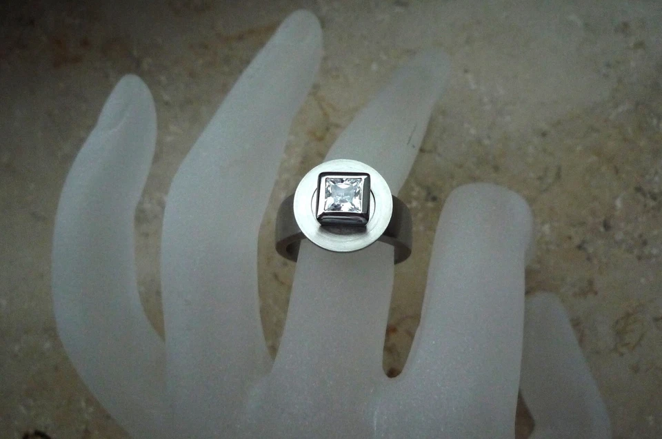 Energetix Magnetschmuck Creativ-Ring - Edelstahl-Zirkonia-Disc - Gr. 18 - Bild 2 von 4