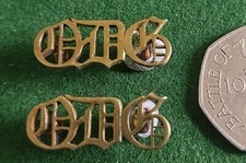 ORIGINAL QUEEN'S DRAGOON GUARDS SHOULDER TITLE PAIR. SEE DESCRIPTION.
