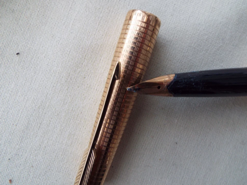 Vintage Parker Gold Plated Fountain Pen with 14Ct Gold Nib - Image 4 of 4