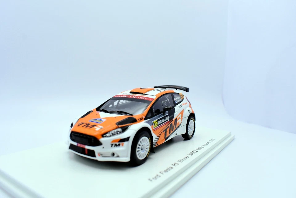Modellino auto rally sweden scala 1:43 Ford fiesta R5 spark modellismo statico - Immagine 3 di 4