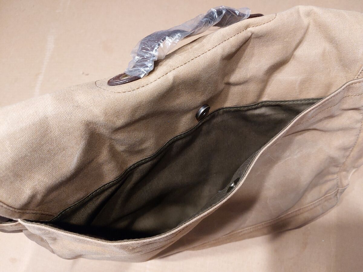 NWT J Crew Khaki Abingdon Waxed Canvas Messenger Bag Laptop NWT J Crew Khaki Abingdon Waxed Canvas Messenger Bag Laptop