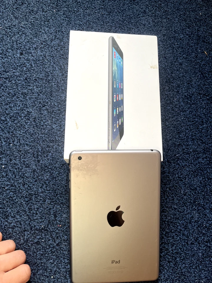 iPad Mini, Wi-Fi, 16GB, Space Grey, Used but in Great Working Condition - Image 2 of 4