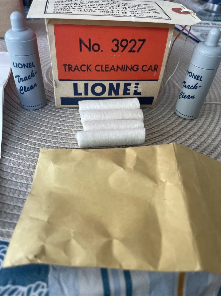 LIONEL 3927 #9 Vintage-TRACK CLEANING  Blue letter Variation C-8 with Orig/ BOX - Image 4 of 4