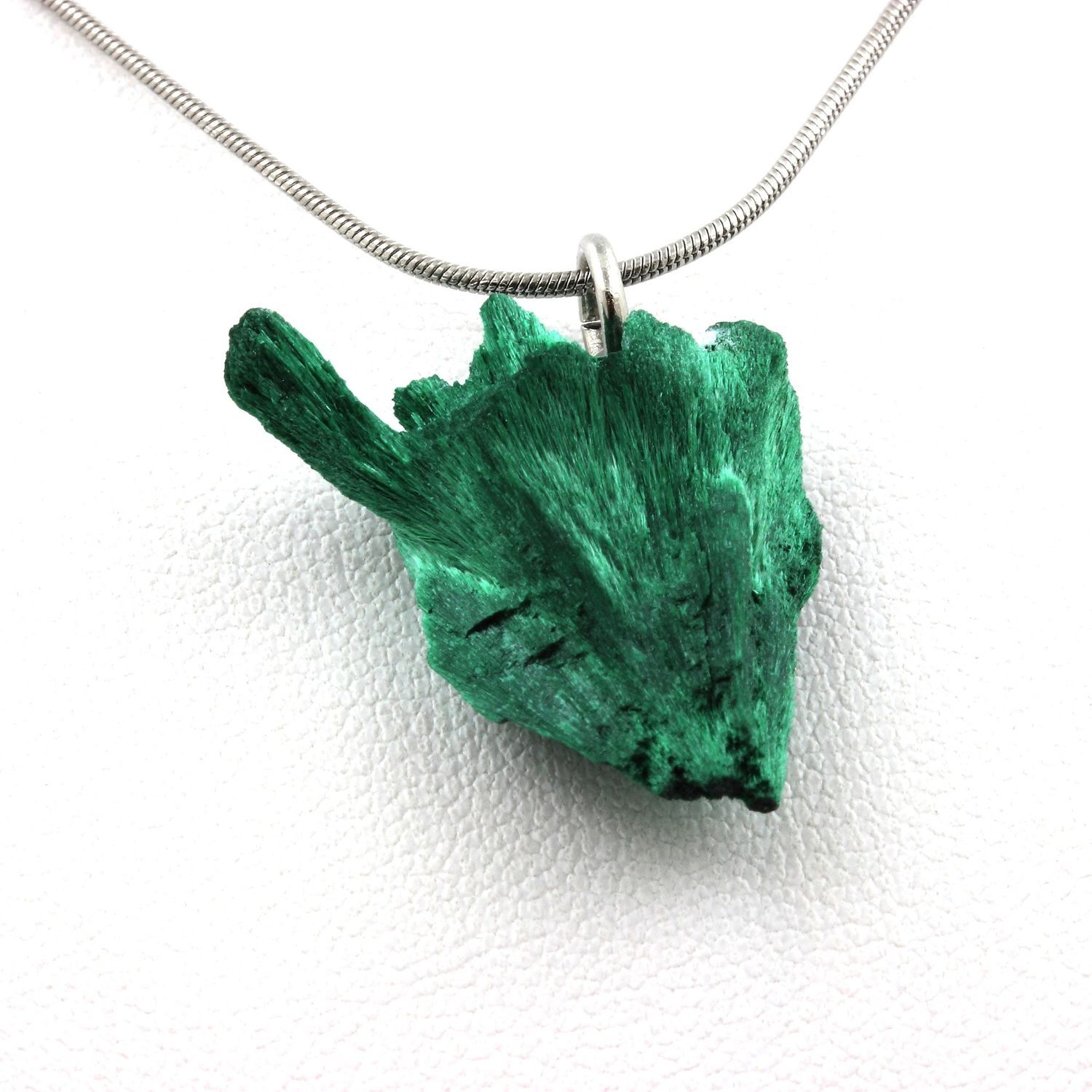 Collier malachite brute d'exception 19.97 ct mine de Kipushi haut de gamme