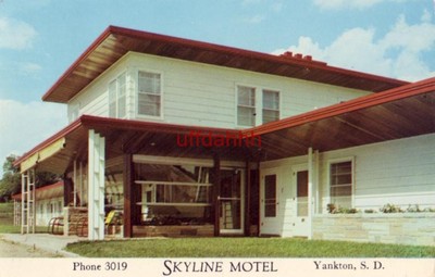 SKYLINE MOTEL, YANKTON, SD. on U.S. 81 Wm. J. Flamming, Owner 1954