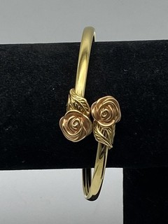 16K Gold Tow Tone Gold Flower Motif Bangle Bracelet 6.9g