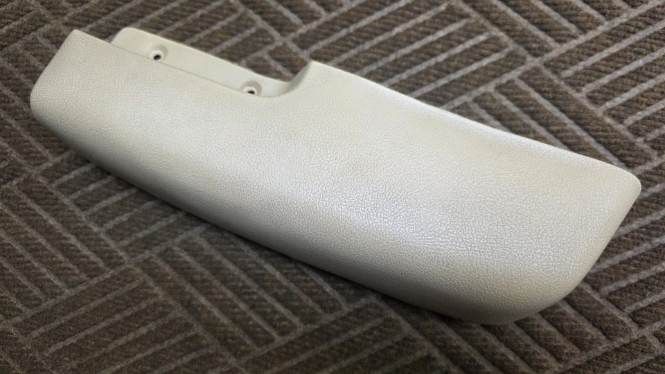 Buick Roadmaster/Chevy Caprice Pasajero TAN 1991-1993 Apoyabrazos derecho  Foto 3 de 4