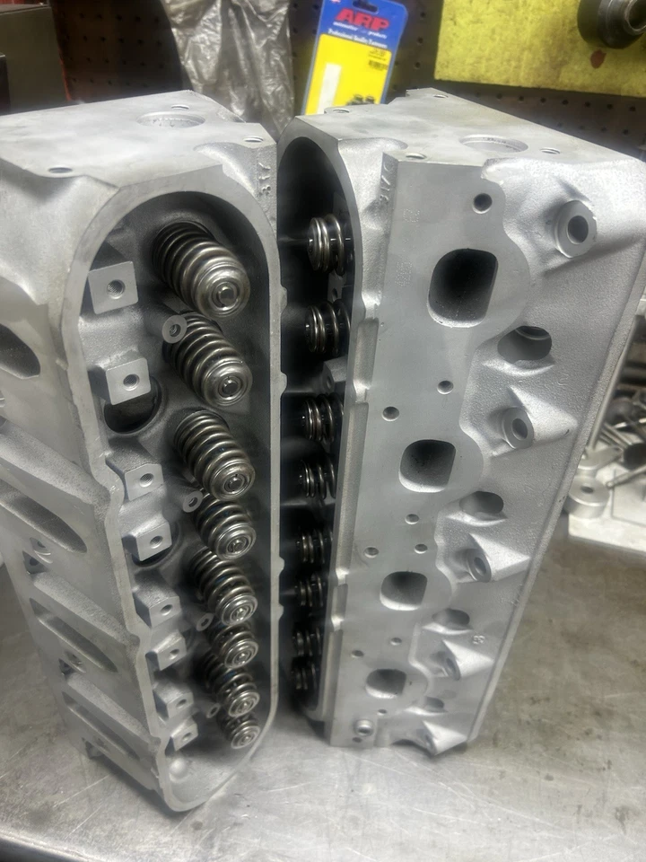 Par de culatas de aluminio GM 6.0 LQ9 puerto catedral OEM 317 Ls1 Ls2 Ls6 Foto 4 de 4