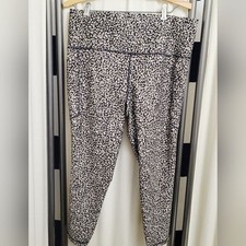 Athleta Salutation Stash Tight Leggings w/Poc...
