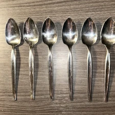 6 Vintage WM Rogers Grapefruit Spoons 5 15/16" Long Serrated Edge