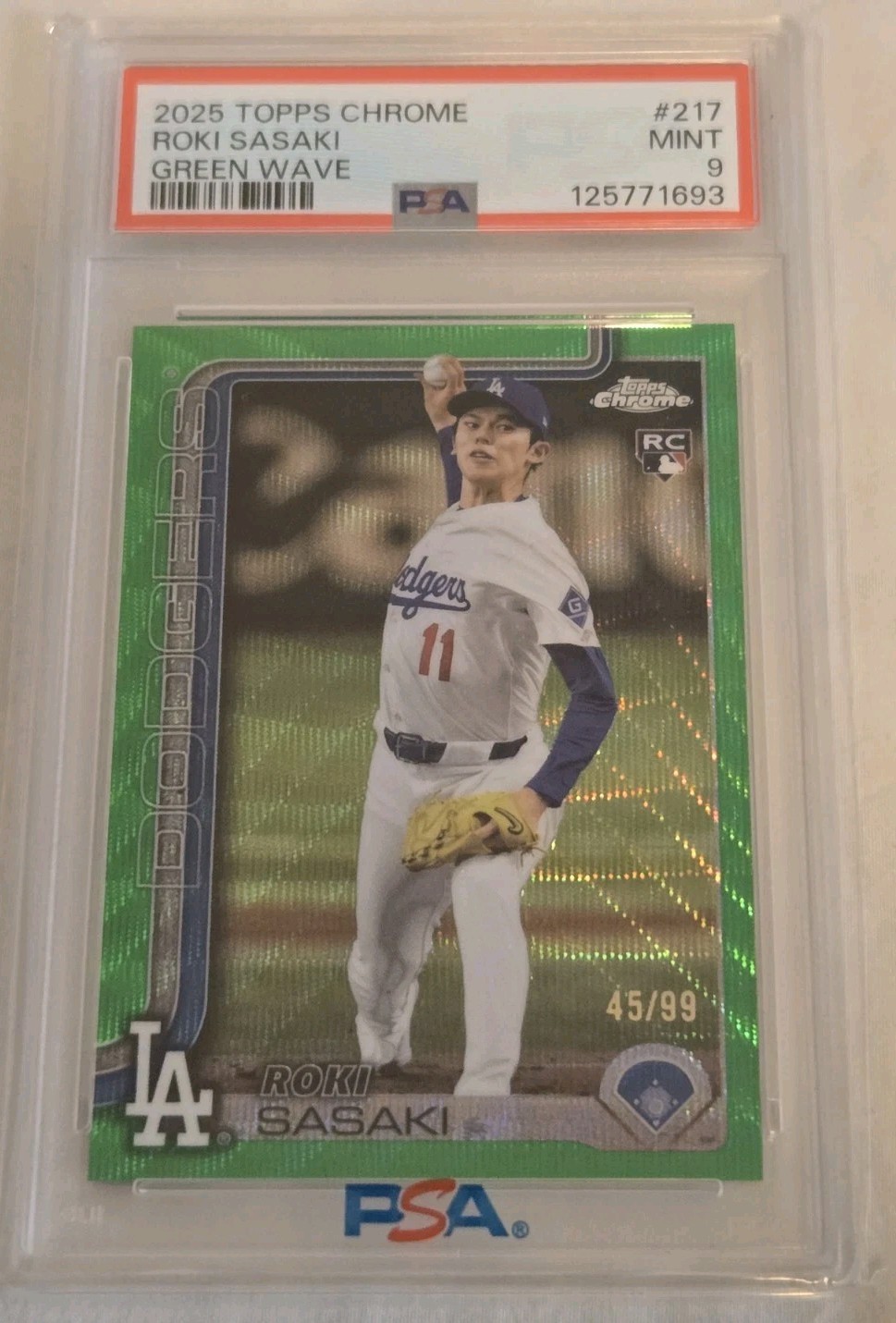 2025 Topps Chrome - Roki Sasaki #217 Green Wave Refractor /99 (RC)