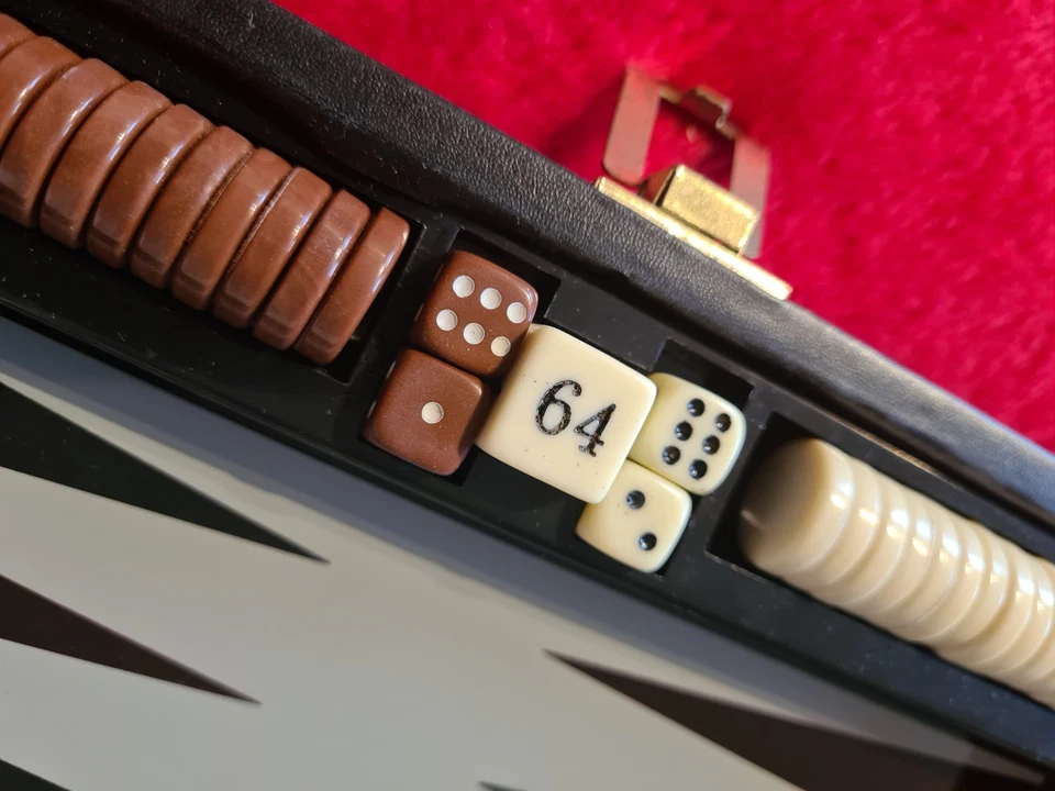 Wie neu: Backgammon Koffer Hartung Spiele 34x23cm 17cm Magnetisch Reisespiel - Bild 3 von 4