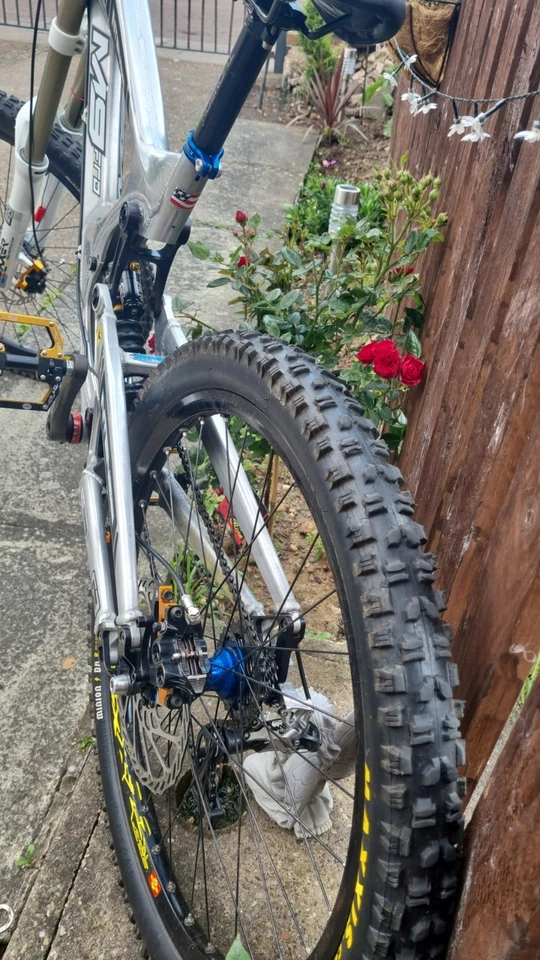 Nukeproof Scalp full suspension Downhill bike, HIGH SPEC - Image 3 of 4