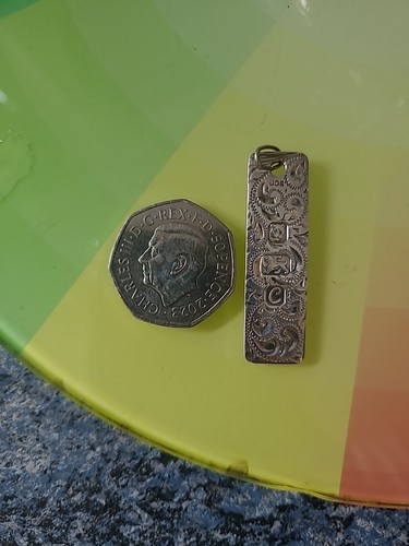Vintage Engraved Silver Ingot-Style Pendant London 1977, 7.7g - Picture 4 of 8