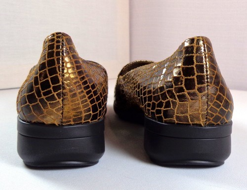 Liz Claiborne Loafers Womens Size 7.5 M Bronze Embossed Leather Slip On Shoes - Picture 4 of 12