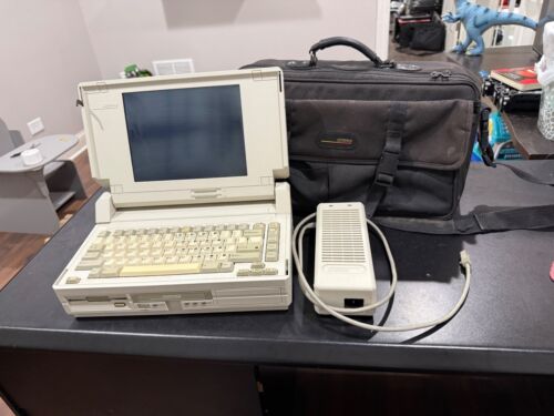 VINTAGE Compaq SLT/286 Portable Laptop Computer Model 2680-Powers On!