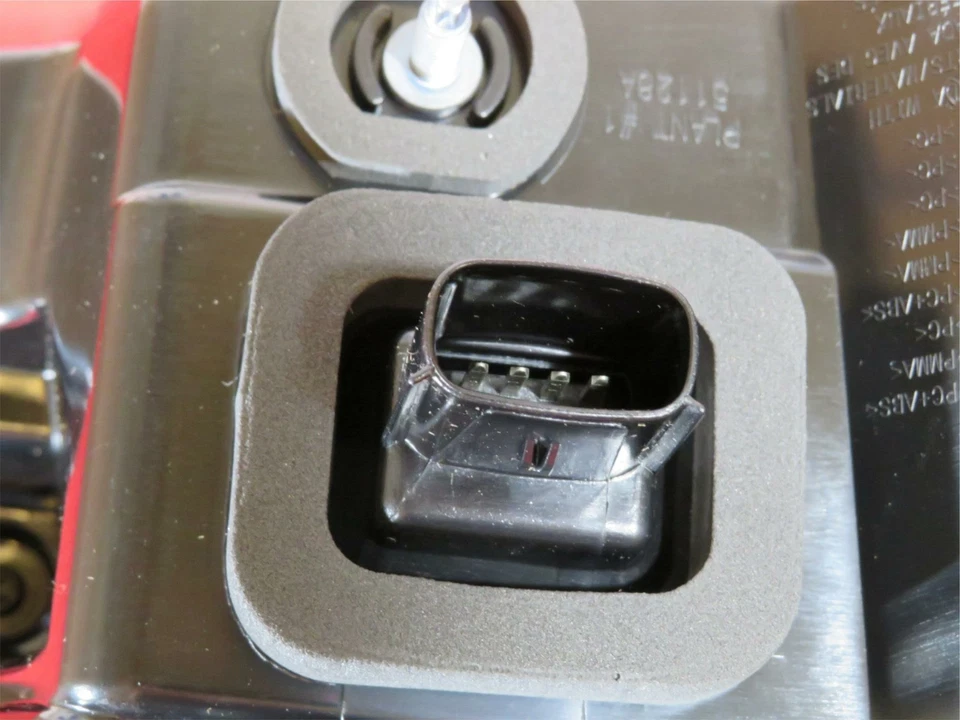 Lámpara trasera lateral derecha Dodge Charger NUEVA OEM MOPAR Foto 3 de 4