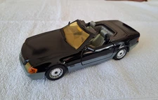 MAJORETTE-Mercedes 500 SL Convertible, ECH124 1/24 Hood & Doors Open Very Nice