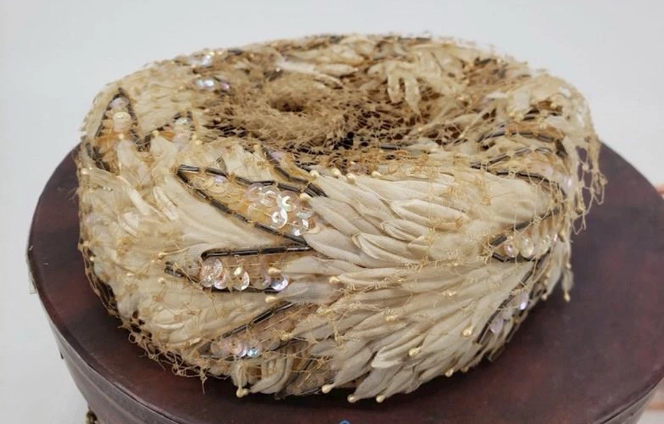 Лот 7 винтажный 40-х 50-х коктейльные шляпы с вуалью перья цветочные + новый шляпа коробка РЕДКАЯ - Изображение 3 из 4