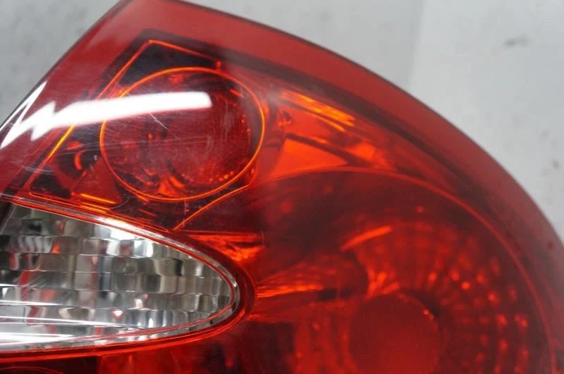 Luz trasera derecha Buick Allure 2005-2009 pasajero 25918363 OEM Foto 2 de 4