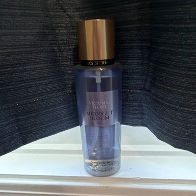 Victoria's Secret Midnight Bloom Fragrance Mist for Women 250 mL/8.4 fl oz
