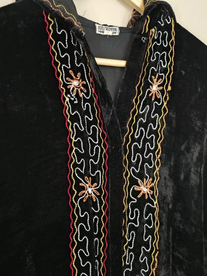 Plumero de colección años 90 para mujer L negro terciopelo aplastado bordado floral capucha boho gótico Foto 3 de 4