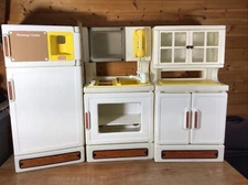 Little Tikes Vintage Kitchen: Fridge- Microwave- Stove Set