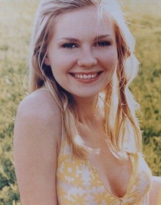 Kirsten Dunst showing some cleavage in yellow dress 8x10 inch