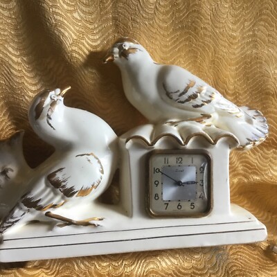 Französische Vintage Manteluhr Retro 50er Jahre Made by Scout in France mit zwei Tauben