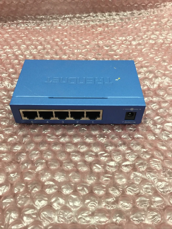 TRENDnet TE100-S55E Plus H/W:F1.0R Ethernet Switch  - Image 2 of 4
