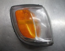 1996-1998 4 RUNNER Passenger Side Right Front Turn Signal OEM P/N-APP295