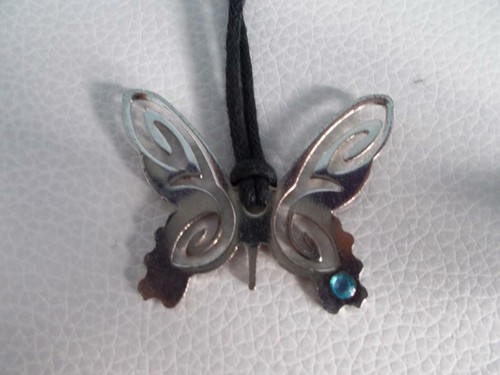 SCHMETTERLING HALSKETTE MIT HELLBLAUEM GLITZER