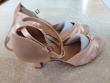 Helle Tanzschuhe Damen - ungetragen - Gr. 37 (eher Gr. 38)