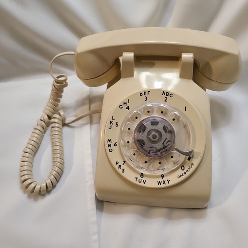 Lt Beige Western Electric Dial Desk Phone Rotary Telephone 1982 500DM Untested