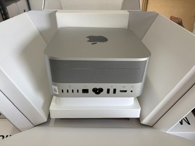 Mac Studio 2022 M1 Ultra 20-Core CPU 64-Core GPU 128GB 2TB