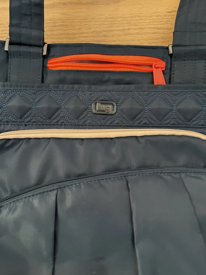 Bolso de Mano Lug Ace de Nylon Nuevo sin Etiquetas con Correa Extraíble y Muchos Compartimentos Foto 2 de 4