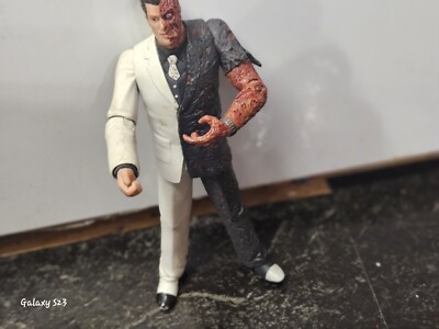 DC Collectibles Batman: The Animated Series - Two-Face 6.25'' Action Figure...