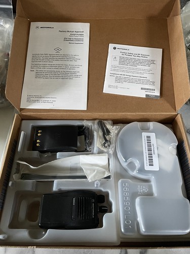 Motorola EX500 Radio Two Way Radio / AAH38SDC9AA3AN UHF