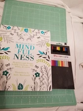 The Coloring Book of Mindfulness : 50 Quotes and Designs with Colorcopia pencils