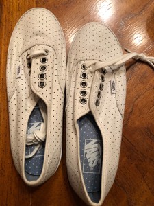 vans white tennis shoes womens