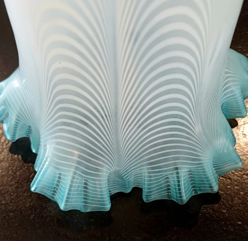 tulipe bleu pour lampe à pétrole Baccarat Clichy,tulip for baccarat oil lamp - Photo 4/4