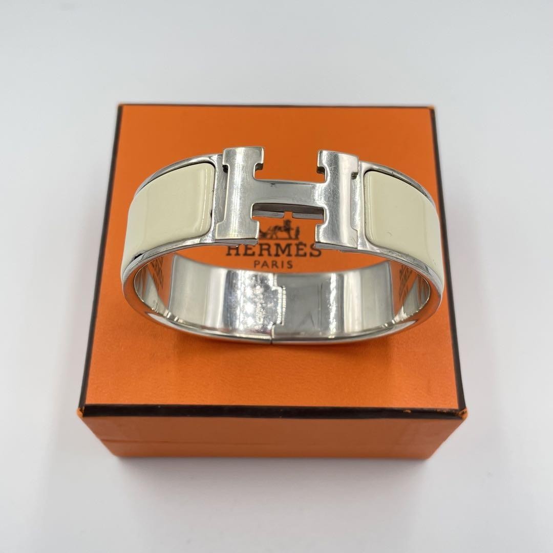 HERMES Click Clack H GM Bangle in White Beige Silver with H Logo Pre-Owned-image