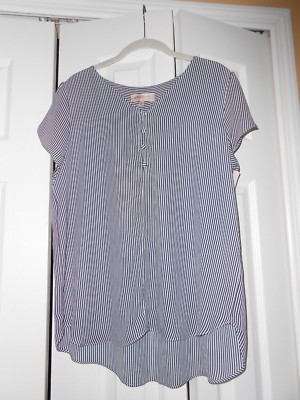 NWT~Women's~PHILOSOPHY~BLACK&WHITE STRIPED~V-NECK~4 BUTTONS~Blouse/Top size L