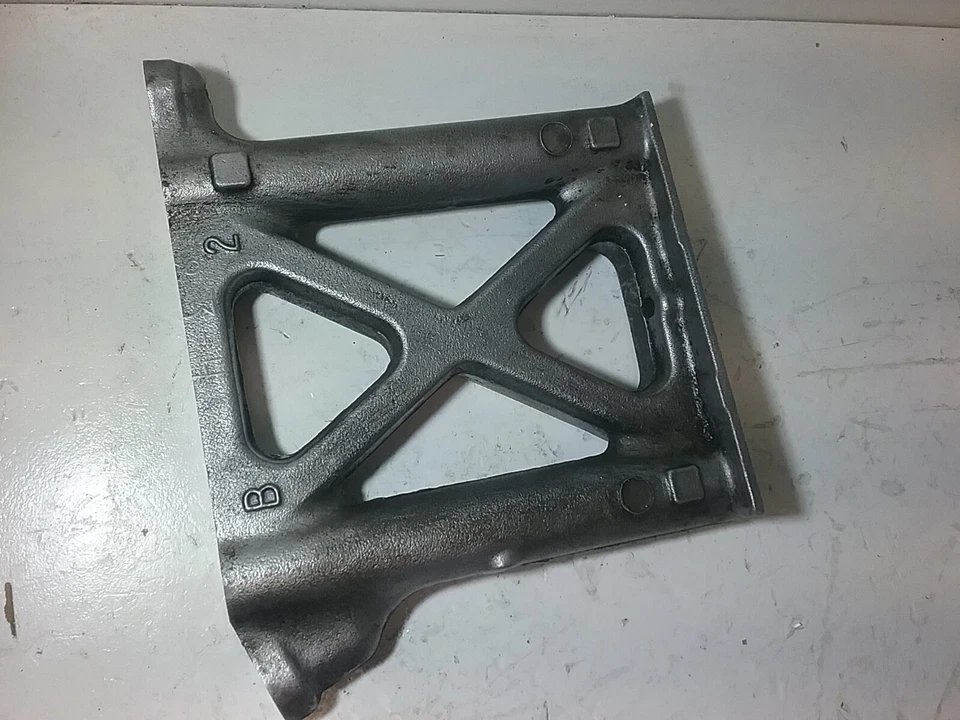 Soporte de montaje de carcasa termostato Toyota Sienna 2002-2003 (3,0 L 6 cilindros) R59 Foto 4 de 4