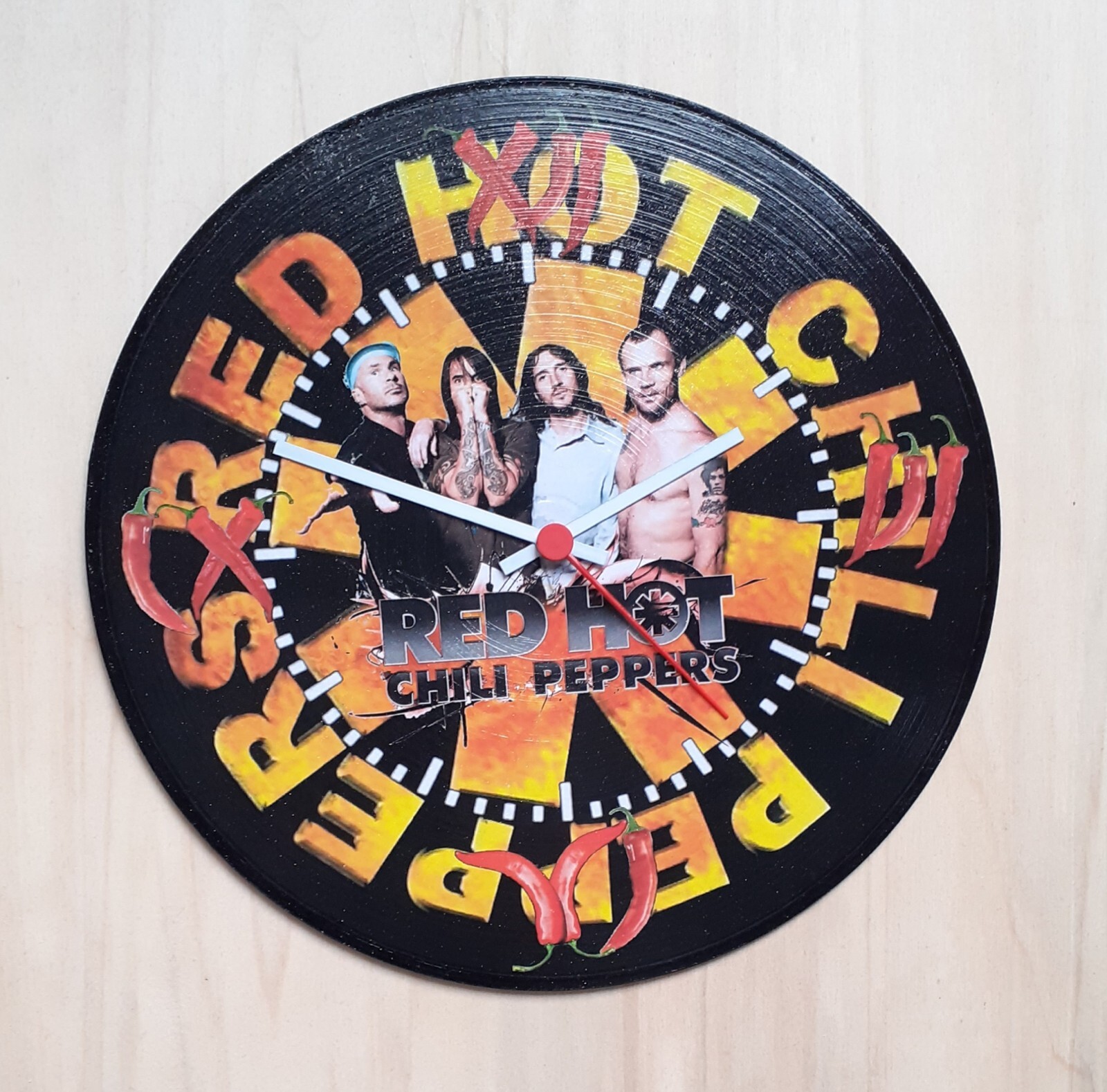 Red Hot Chili Peppers Vinyl Clock 78 Giri - Urban Rock Decor