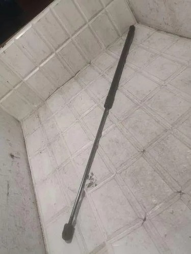 VW PASSAT Variant B6 3C5 Vordere linke Motorhaubendämpfer 3C0823359A 18229470