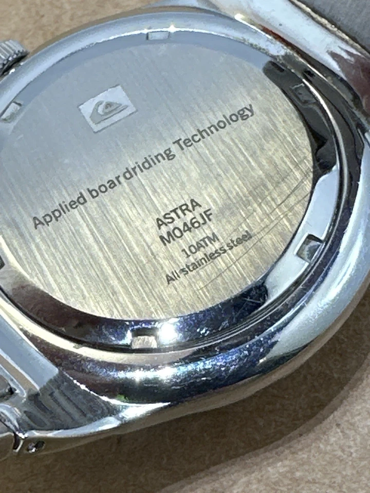 Reloj Hombre Quiksilver Acero Inoxidable Modelo ASTRA M046JF 10 ATM Resistente al Agua Foto 2 de 4