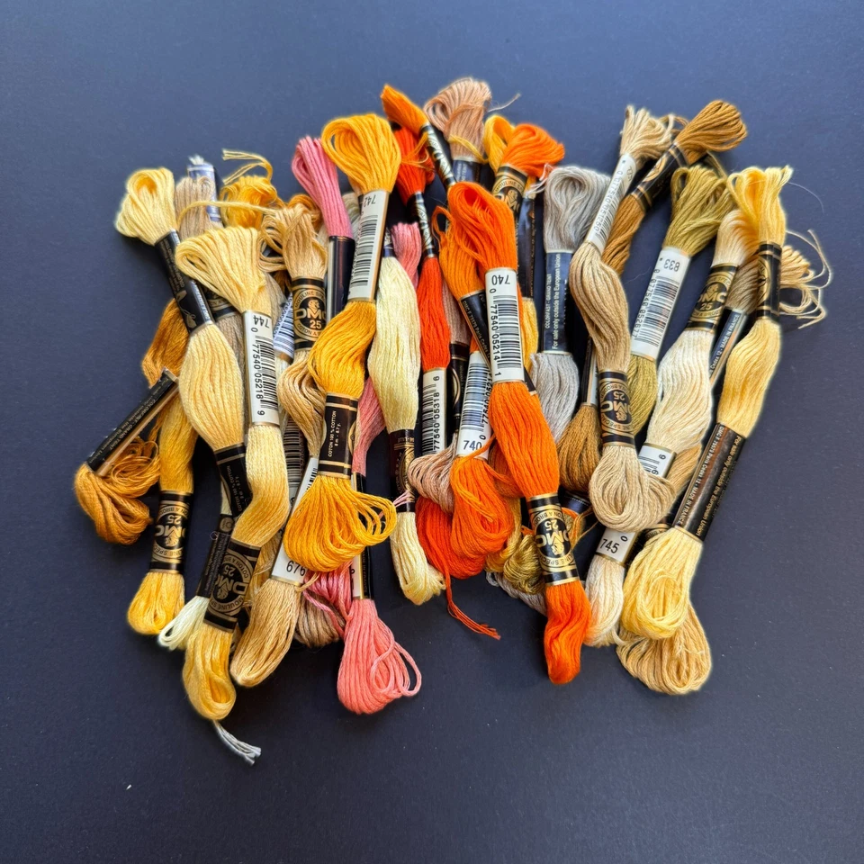 Hilo de bordar de algodón aproximadamente 75 DMC de 6 hilos talla 25 - amarillo/dorado Foto 2 de 4