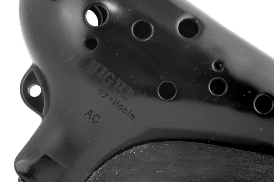 Night by Noble Ocarina – Alto C - Black Finish, Stand — 第 3/4 张图片