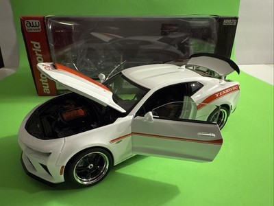 Auto World 2018 Chevy Camaro Yenko Stage II Limited Edition 1:18 Diecast 1 / 300